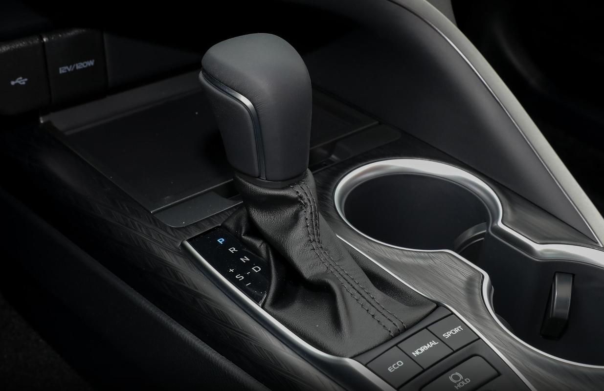 大众迈腾和凯美瑞2.5,大众迈腾330对比丰田凯美瑞2.0双擎