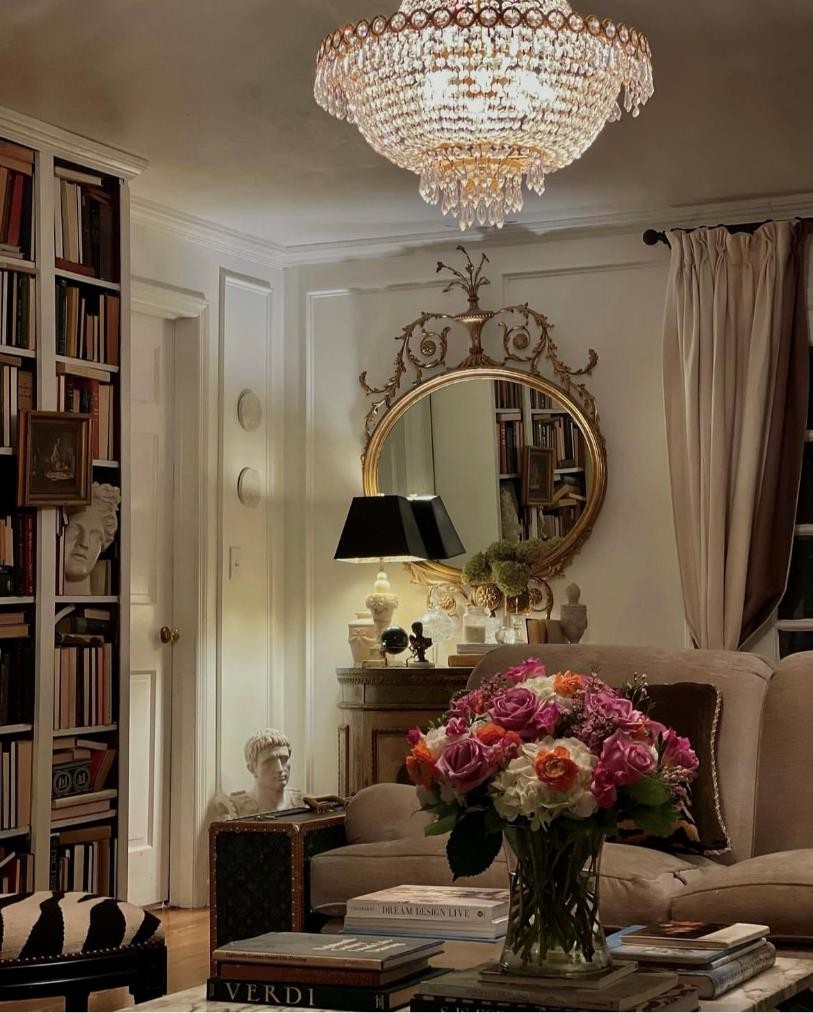 30岁女主装扮的美国住宅，花哨又闪亮，复古极繁主义也别具魅力