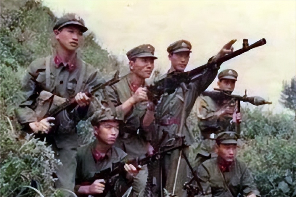 两个兵王叛逃，与一千多军警对峙3天，放大火烧山才将他俩制服！