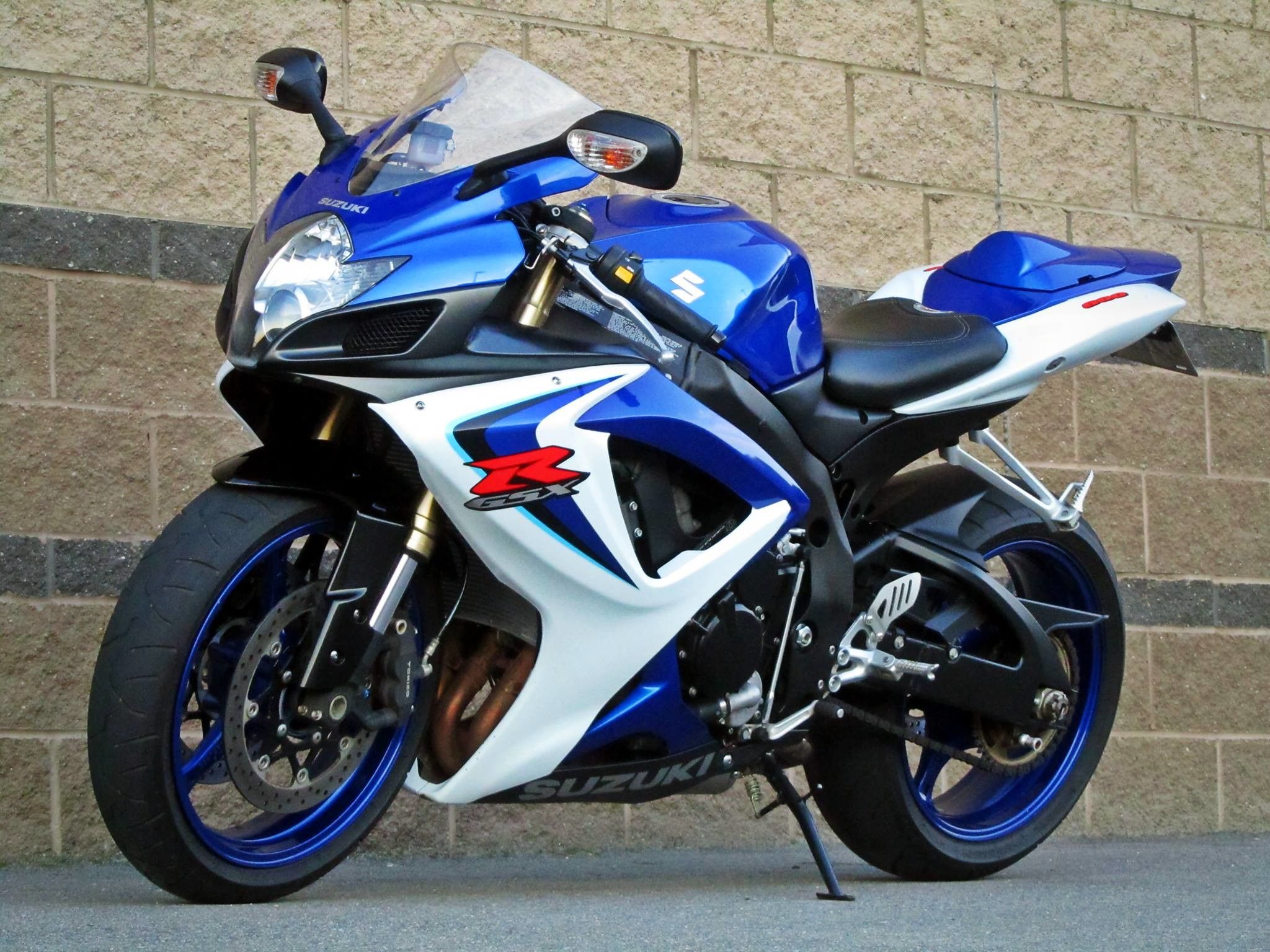 铃木小r中r大r哪个好,铃木摩托车的gsr系列与gsx系列