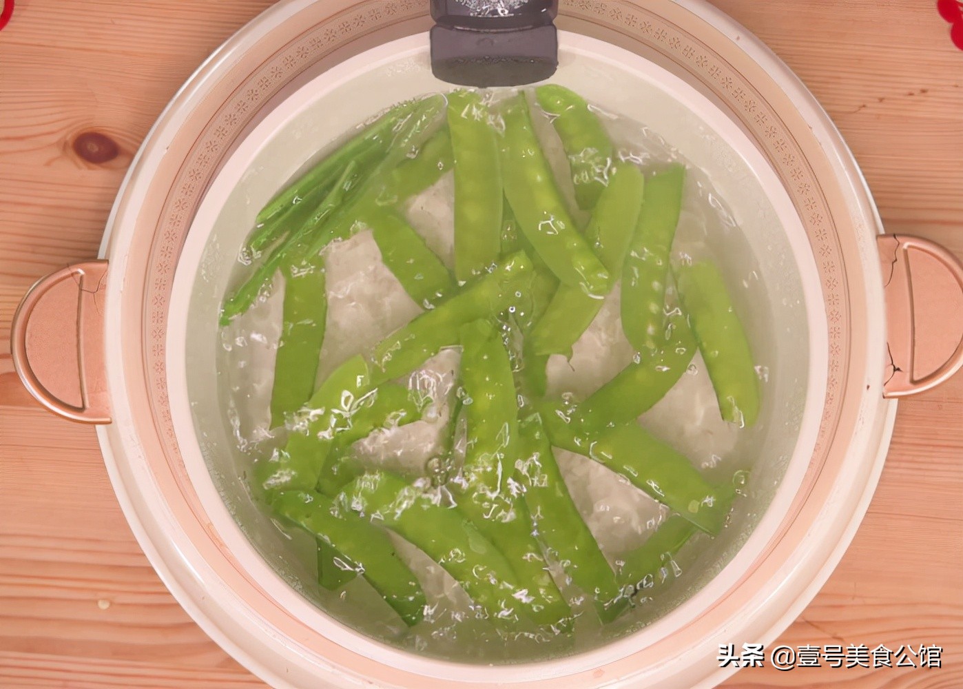 荸荠芒果炒虾仁,椰香芒果炒虾仁