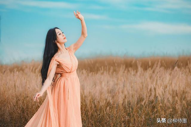 摆脱拍照尴尬六招万能拍照姿势,拍照不要用剪刀手姿势