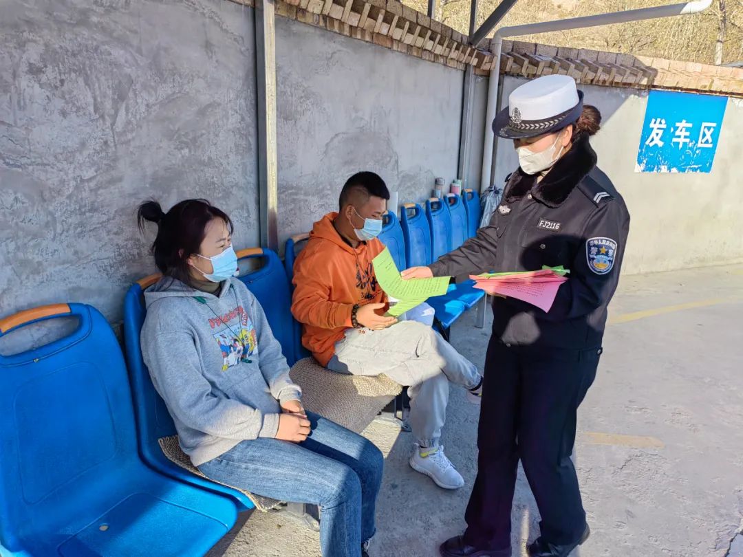 【预热122】疫情后驾校首个“复学日”宕昌公安交警送来“交安礼”