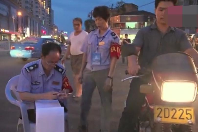 老人管理夜市,老人掌管夜市