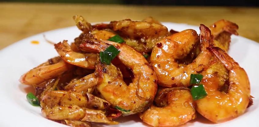 这才是大虾最过瘾的吃法真香,油焖大虾香酥鲜嫩大人小孩都爱吃