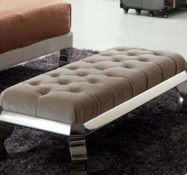 为什么宾馆的床尾都有一条长凳子,为什么宾馆床尾有一条凳子