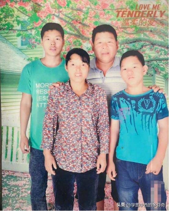 最美环卫工妈妈的儿子考了多少分,最美妈妈环卫工儿子上什么大学