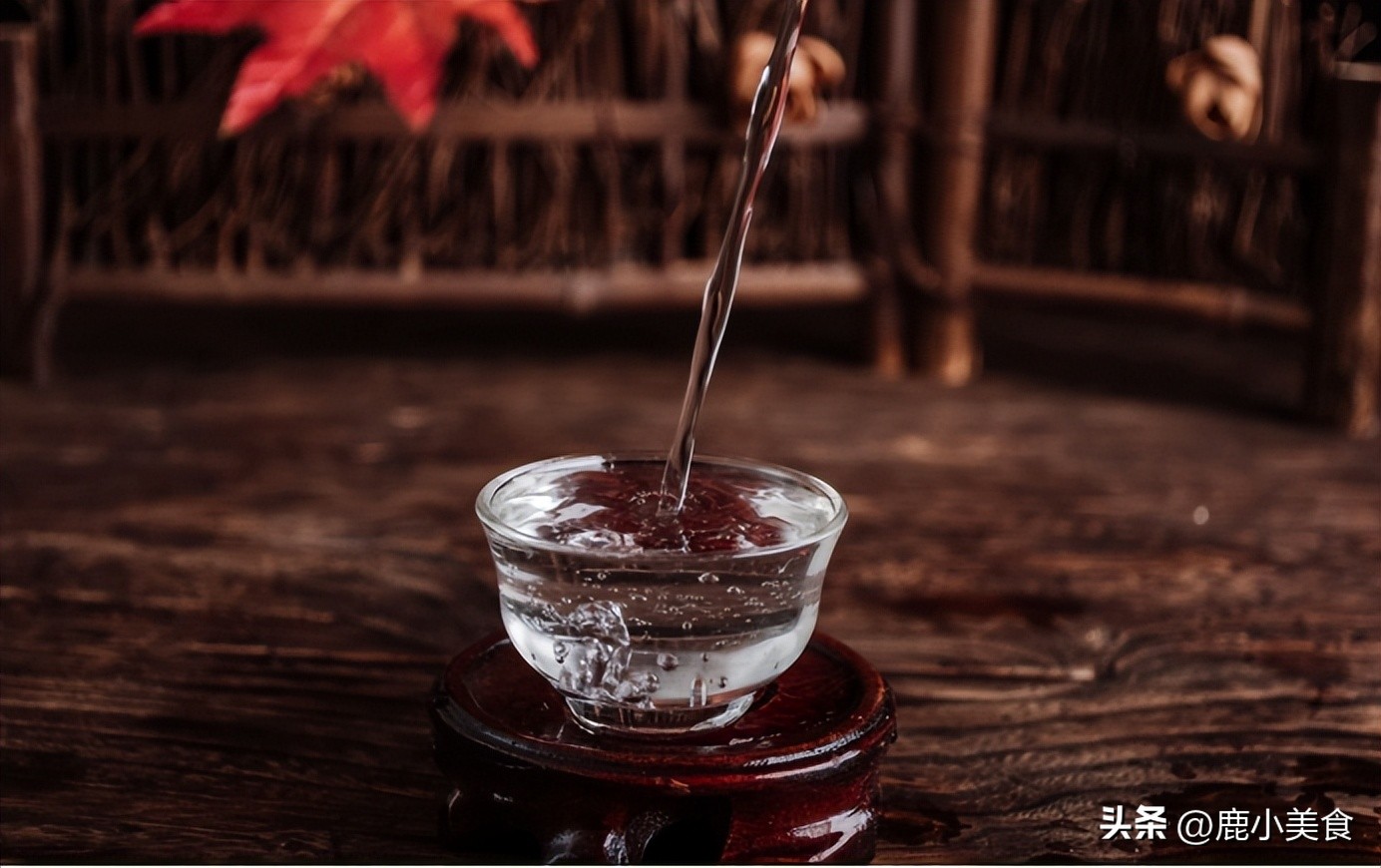 红酒醒酒的好还是不醒酒的好,红酒容易醒酒还是白酒容易醒酒