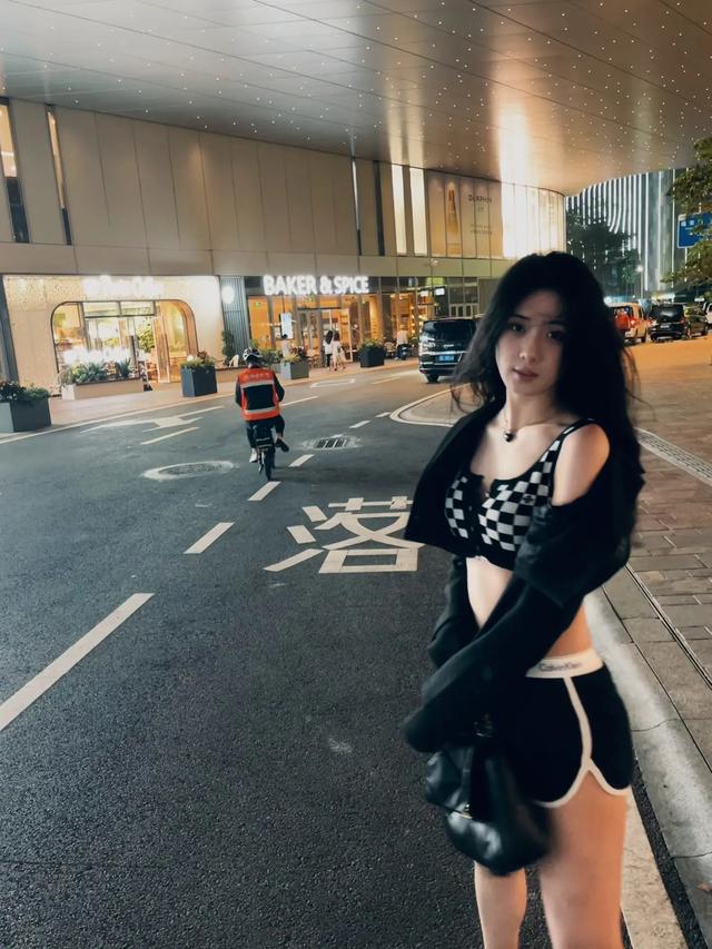 中国女篮王思雨照片好看一点的,徐杰和张茹王思雨身高啥关系