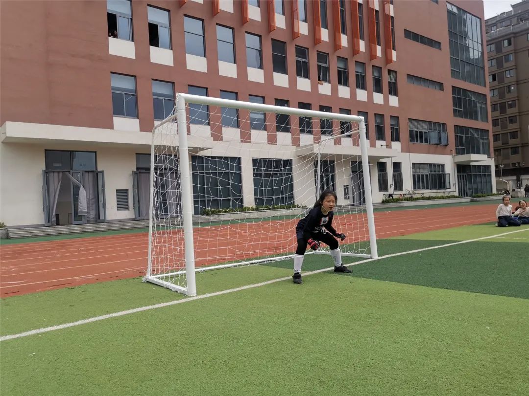 缤纷校园|飞吧，足球！