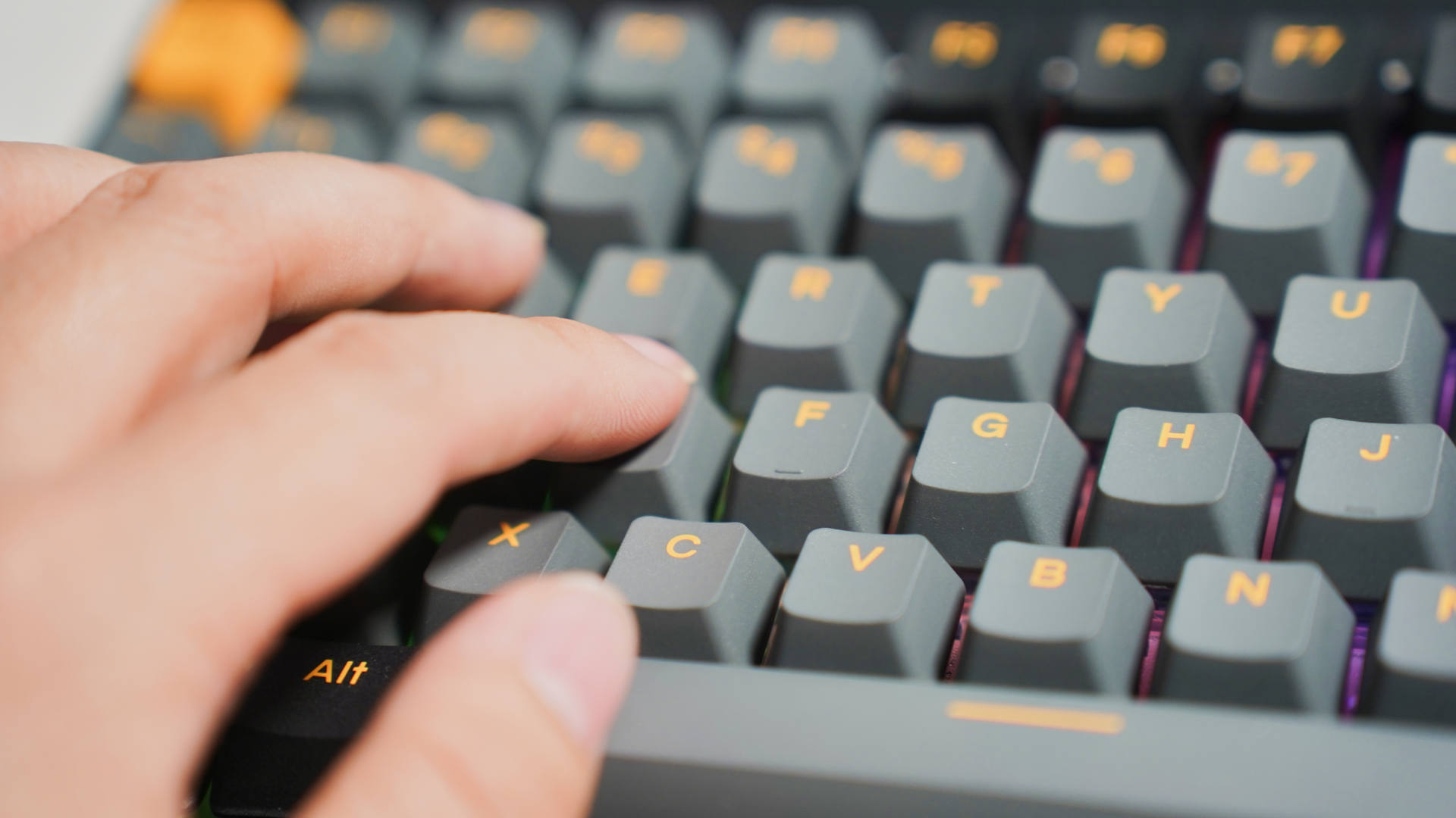 达尔优a84pro顶级外设,达尔优a84pro透明键帽测评