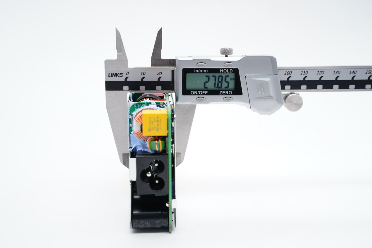 4C1A五个口，总功率达230W，华科生230W桌面充拆解