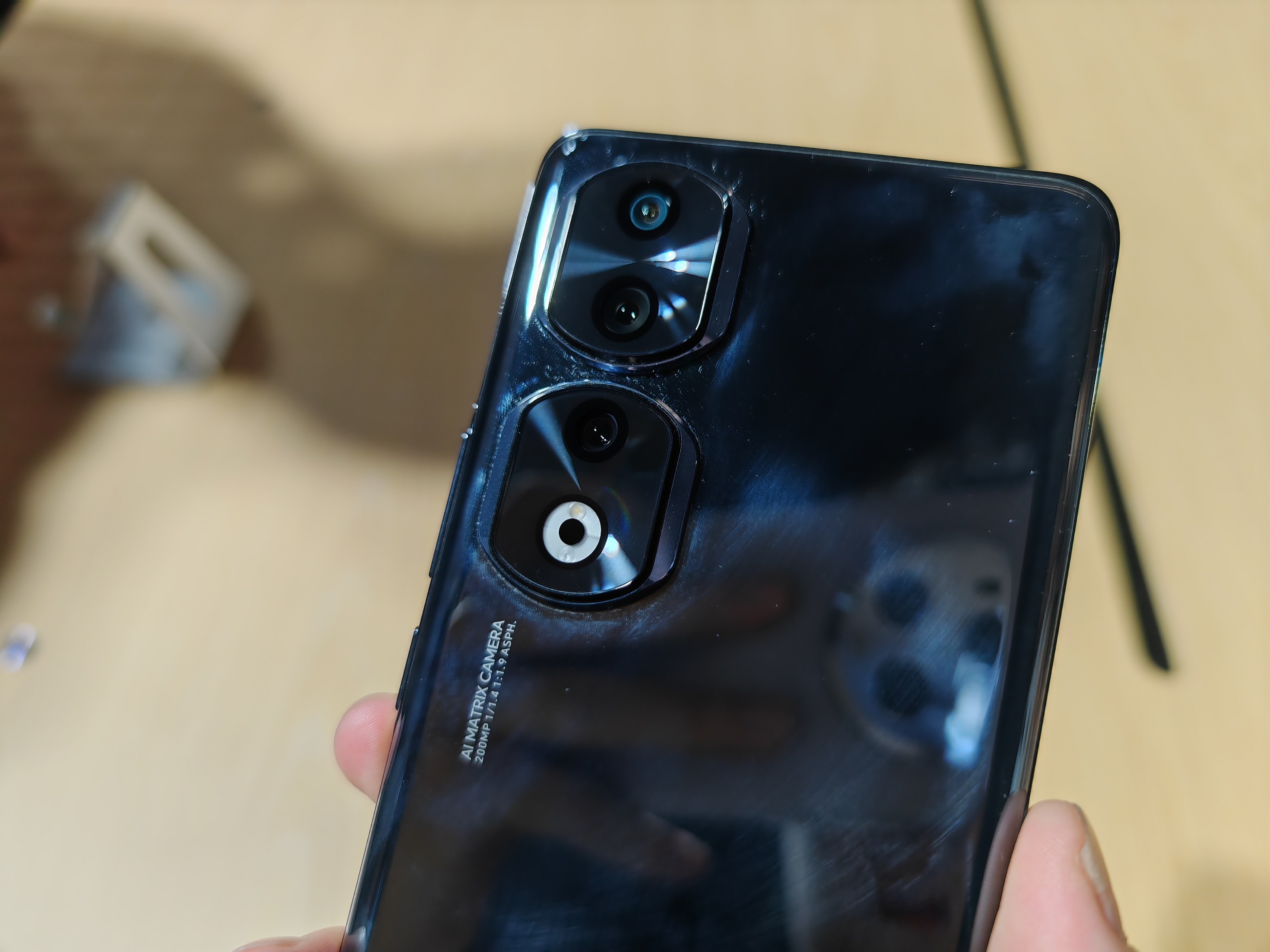 荣耀60和nova90哪个配置高,荣耀90pro和iphone15promax对比