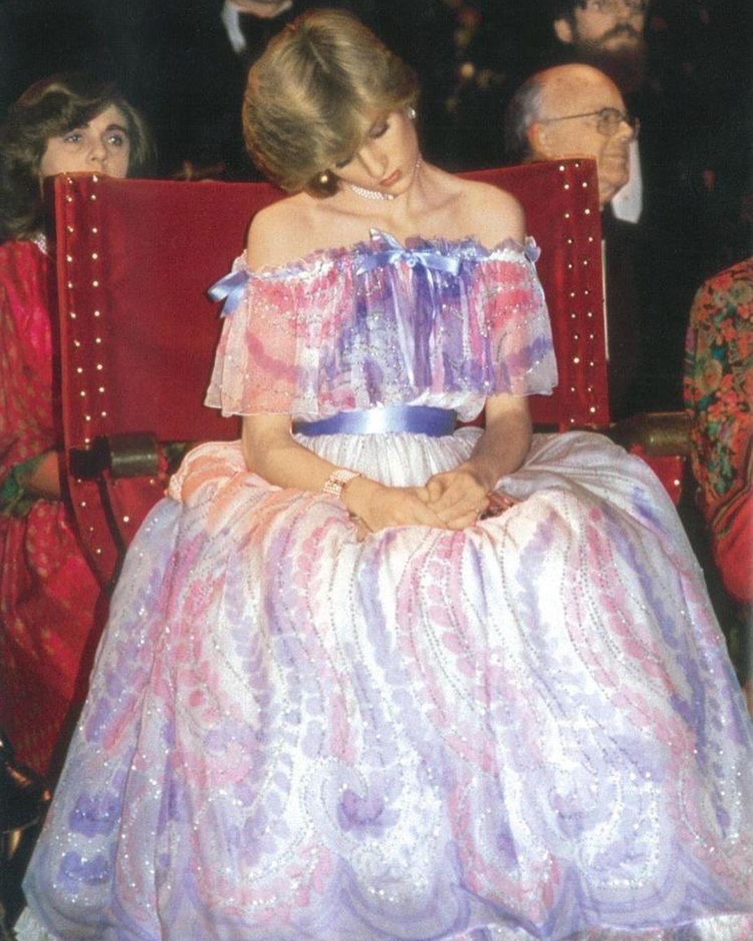 戴安娜王妃年轻穿搭,戴安娜王妃最新裙装