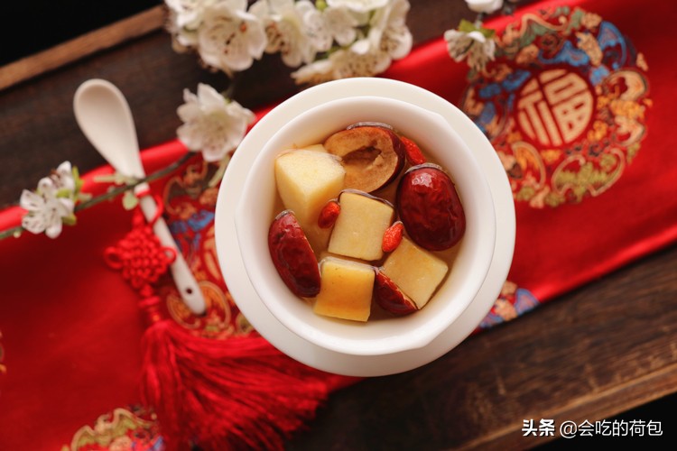 苹果跟红枣喝了有什么好处,冬季苹果红枣可同吃吗