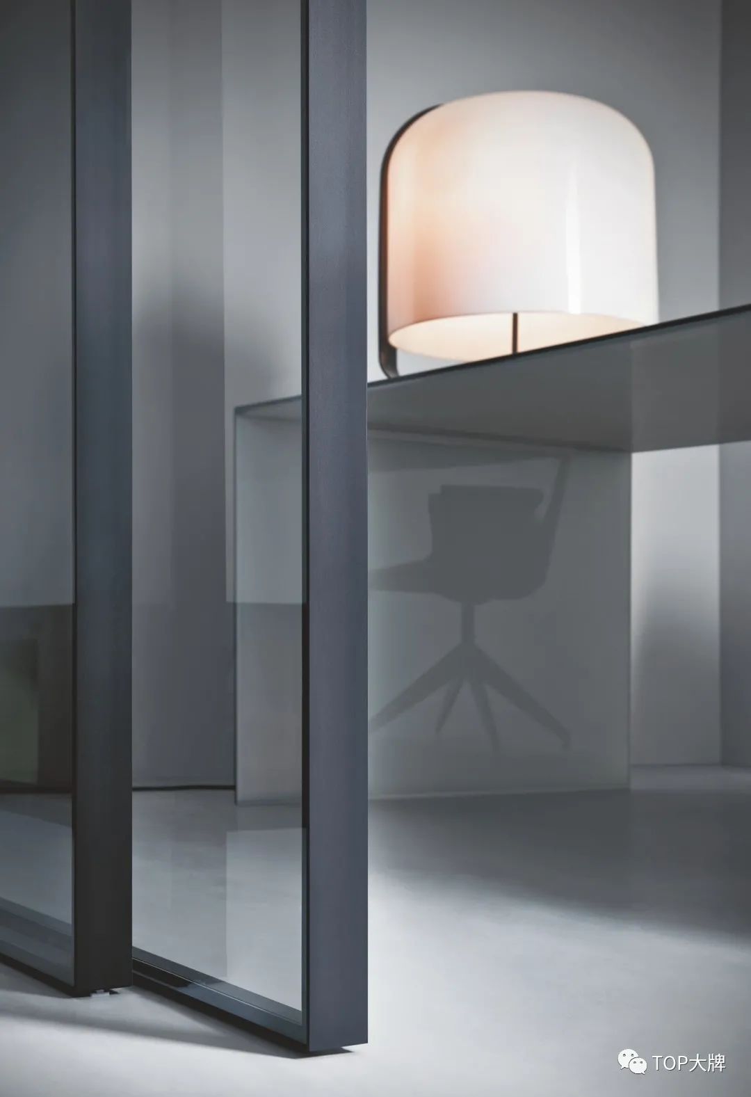 意大利轻奢顶级卧室门,意式轻奢风格隐形门