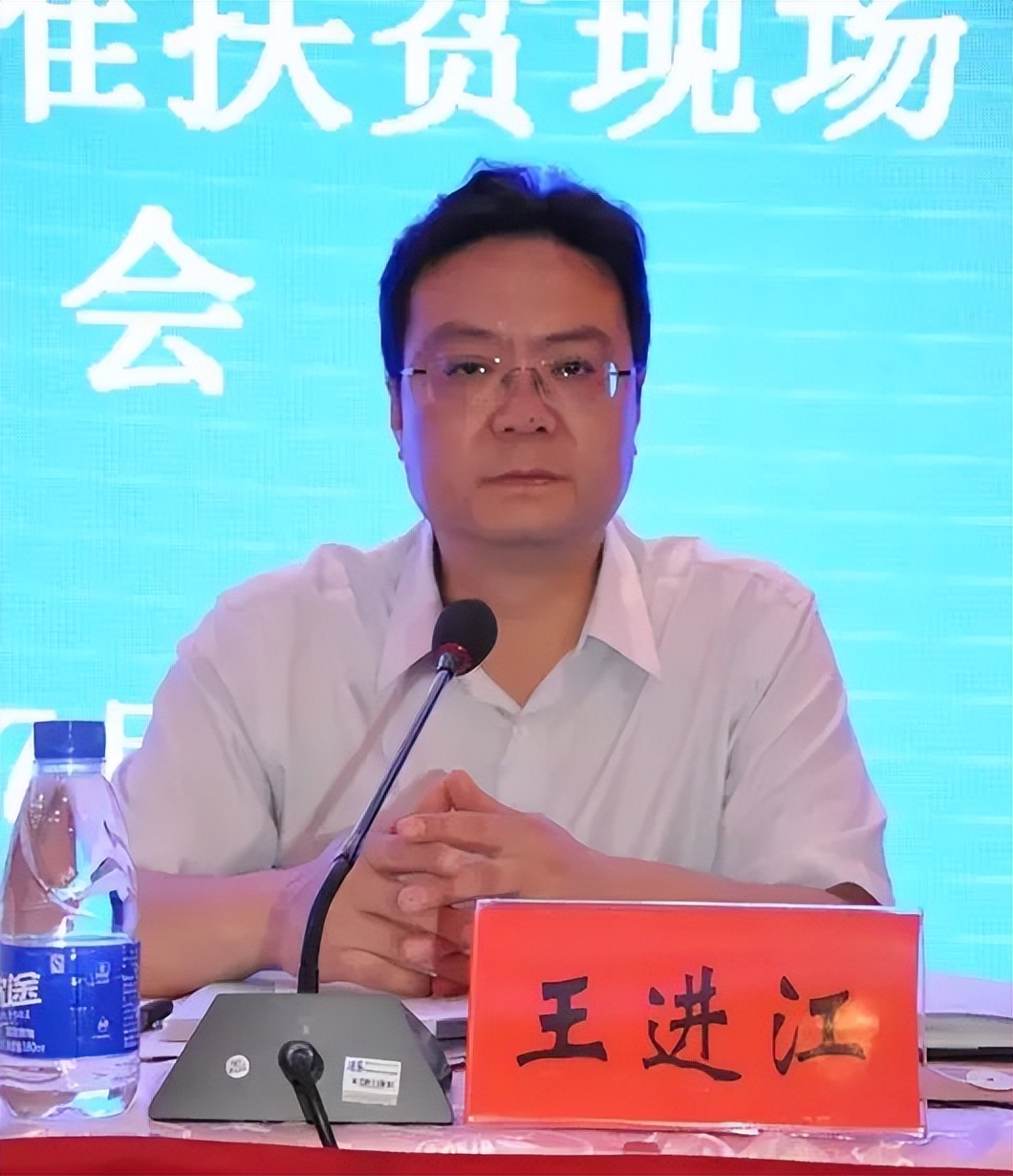 “老虎”与曾经的“大秘”同天落马，同省女“老虎”曾是多年下属