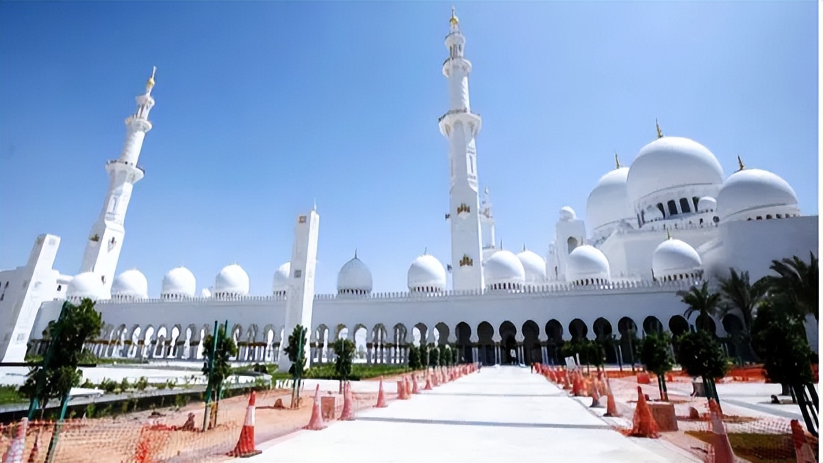 阿联酋阿布扎比卢浮宫镇馆之宝,阿联酋迪拜阿布扎比大清真寺图片