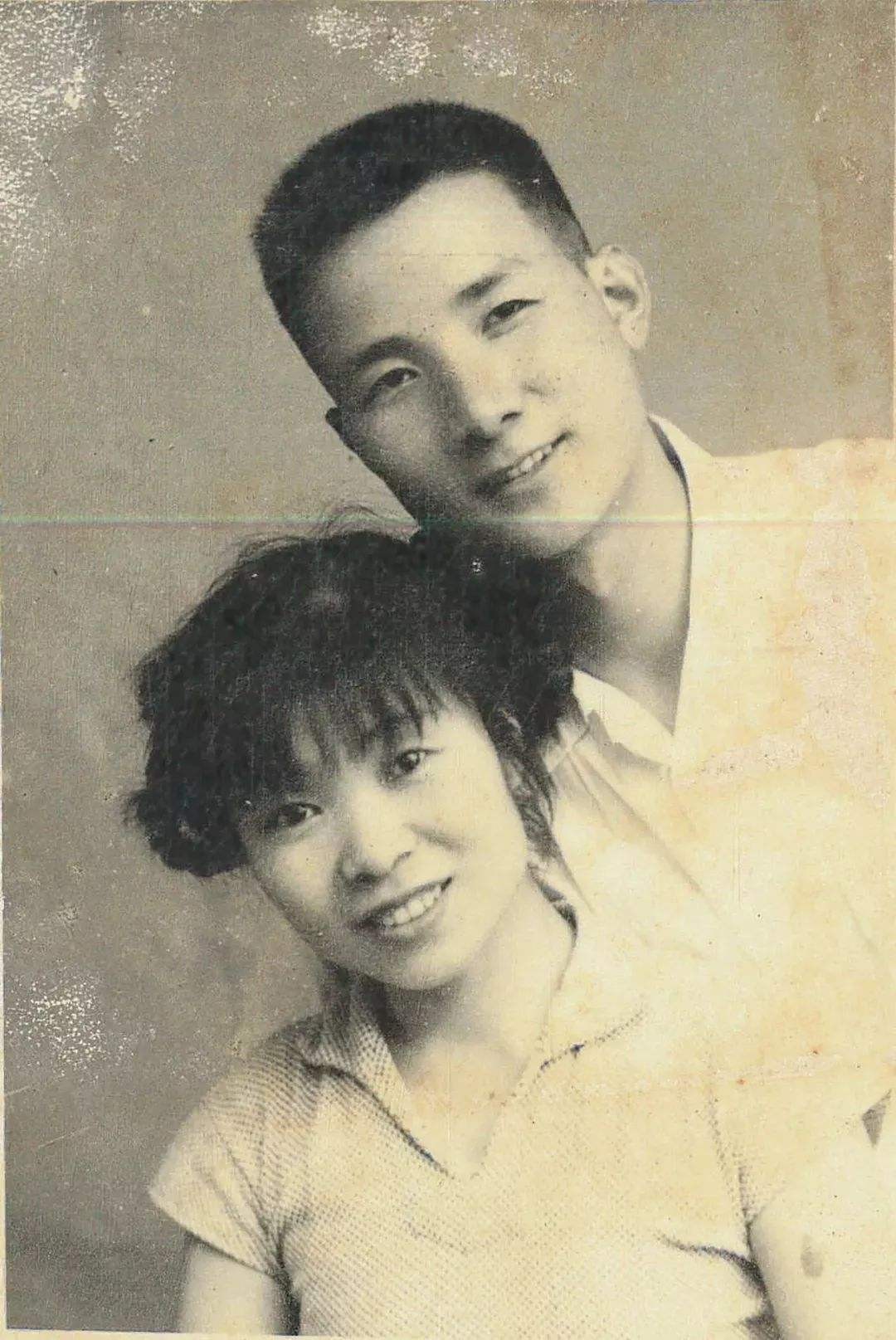 80多岁女空降兵捐款1000万,86岁高龄奶奶捐款100万