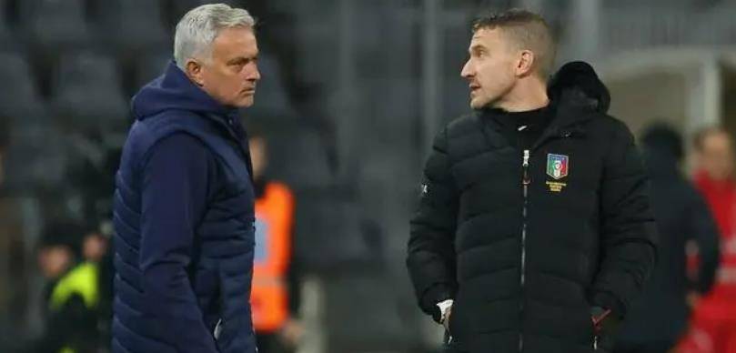 用三千字告诉你，穆里尼奥就是个替补席的熊孩子