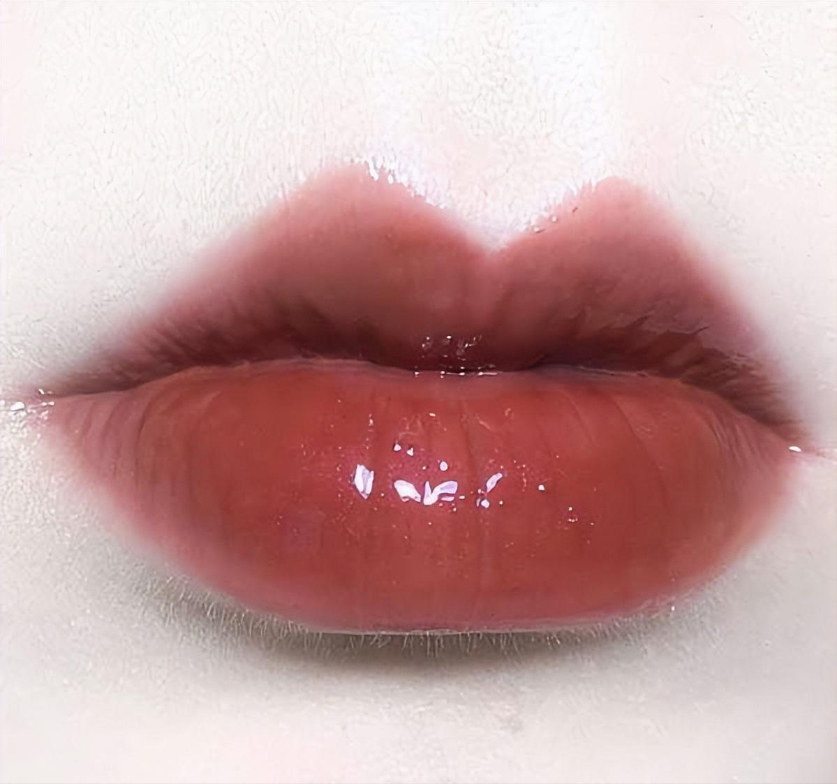 每个女生都不可能只拥有一支口红,女生一生只能买十只口红