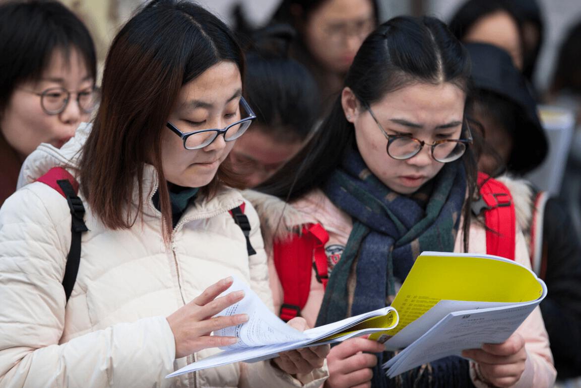 走人才引进和考事业编哪个更好,人才引进的事业编和正常的一样吗