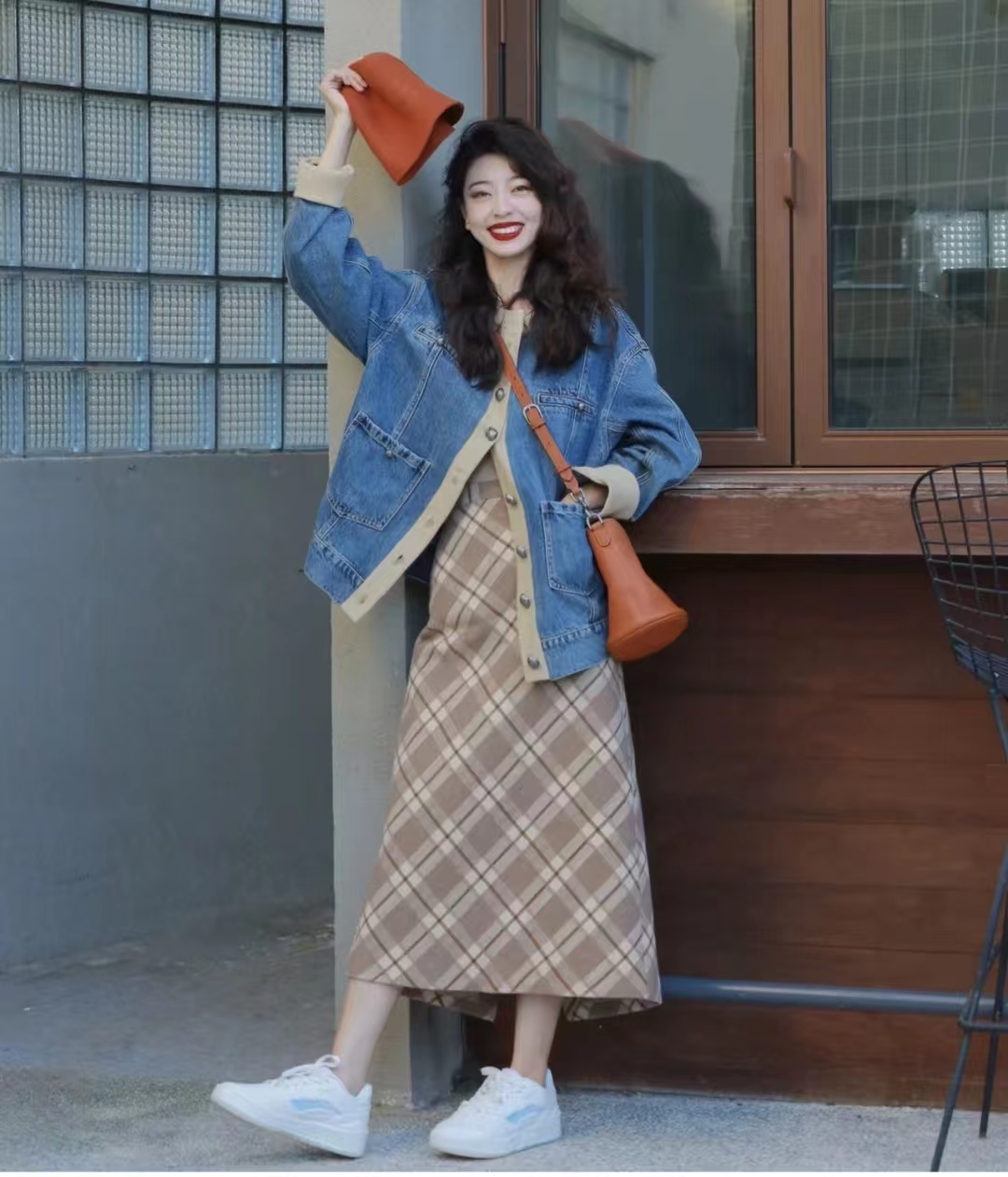 外套秋冬蓝色搭配什么颜色,秋冬比较显高级的颜色搭配