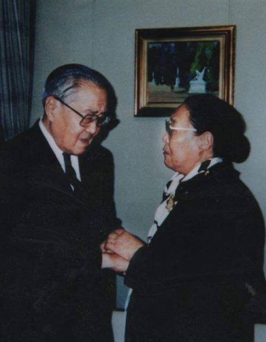 孔子第七十七代嫡长孙孔德成,孔子七十七代嫡孙孔德懋