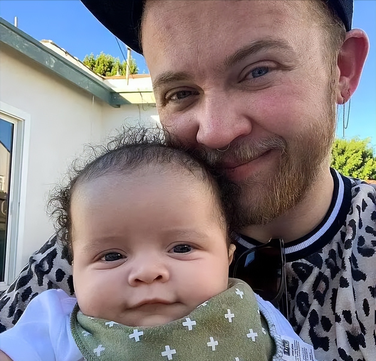 27岁美国男子意外生下一个小孩,世界首例男子成功怀孕