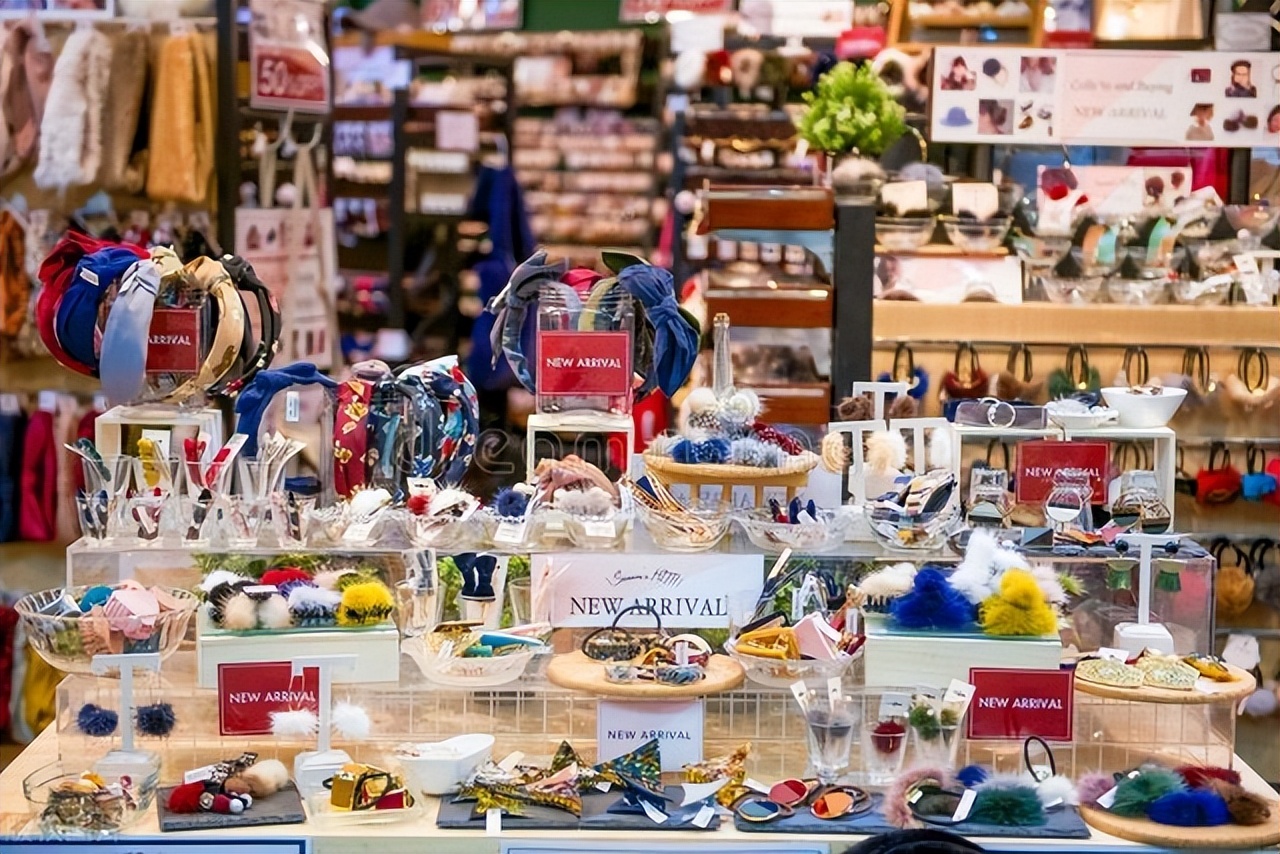 摆摊卖丝袜年入百万真实案例分析,河南妹子开足浴店一年赚100万