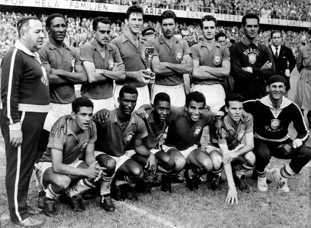 球王贝利的印记,球王贝利传奇的一生仅17岁