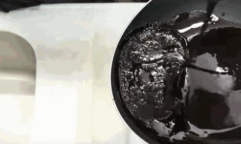 日本小哥用豆腐做刀,日本小哥铸刀全过程视频