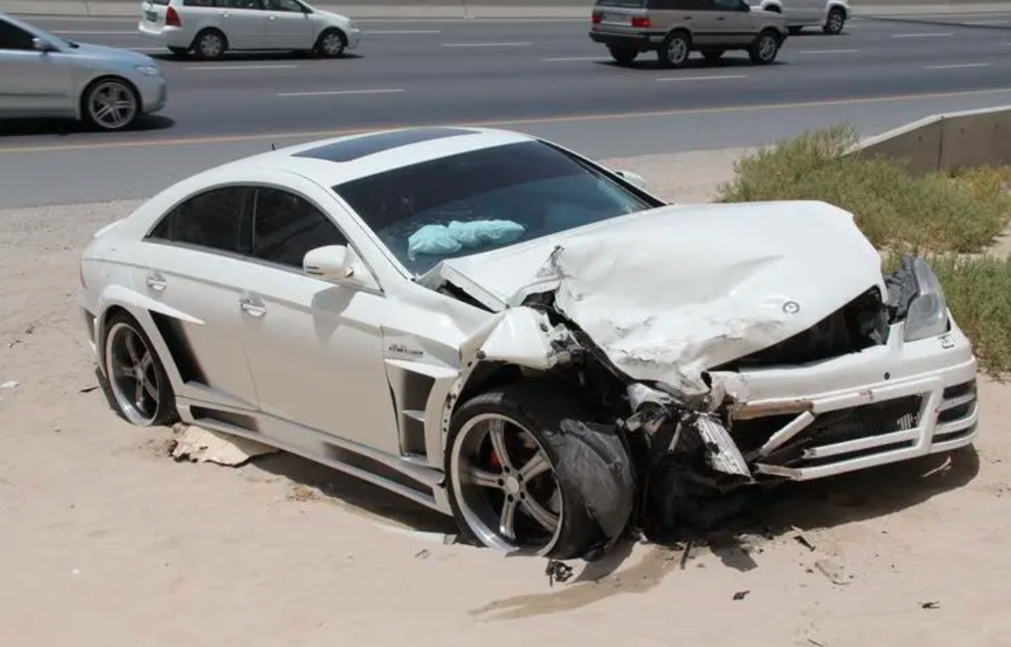 开车撞了人到底要不要垫付医药费,为什么开车撞人不要垫付医药费
