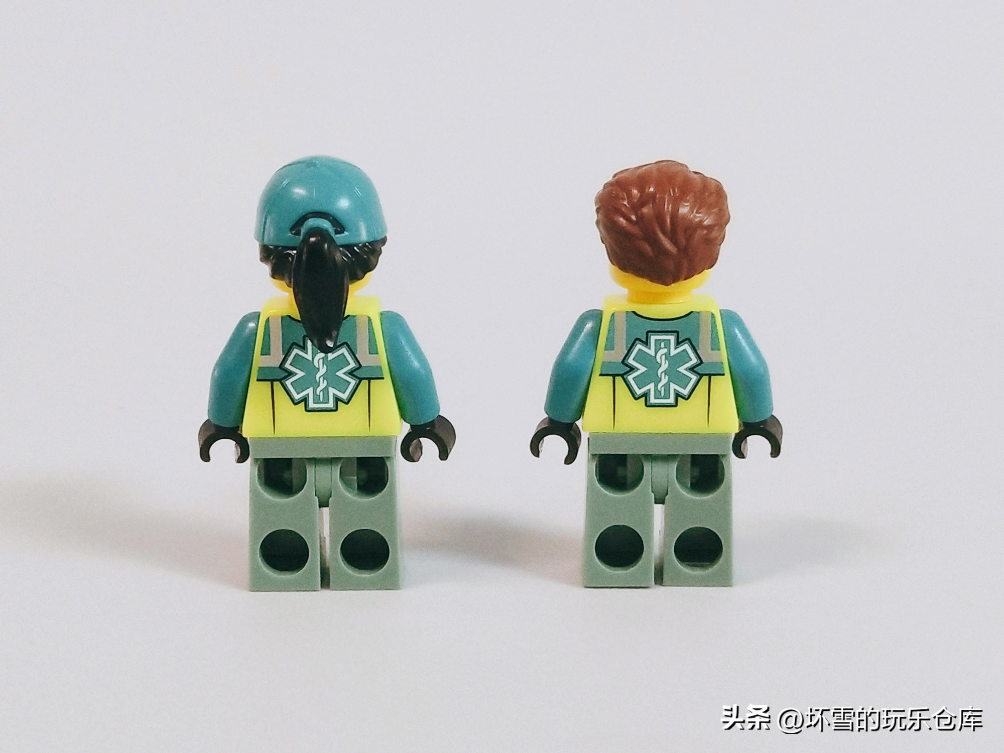 乐高赠品零件分哪盒,乐高赠品救护车