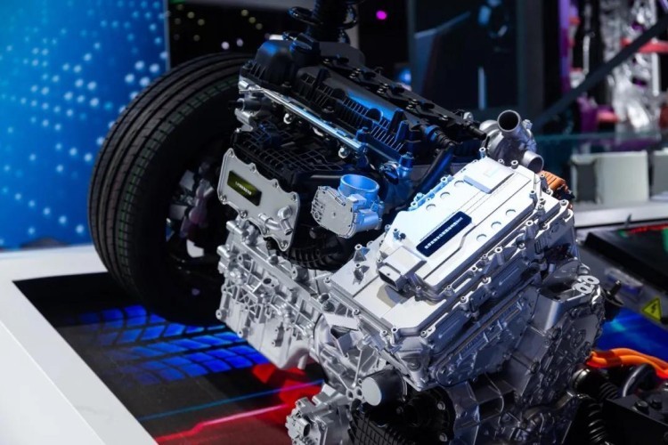 燃油车和混动车哪一款更值得买,8年的燃油车值得换为混动车吗