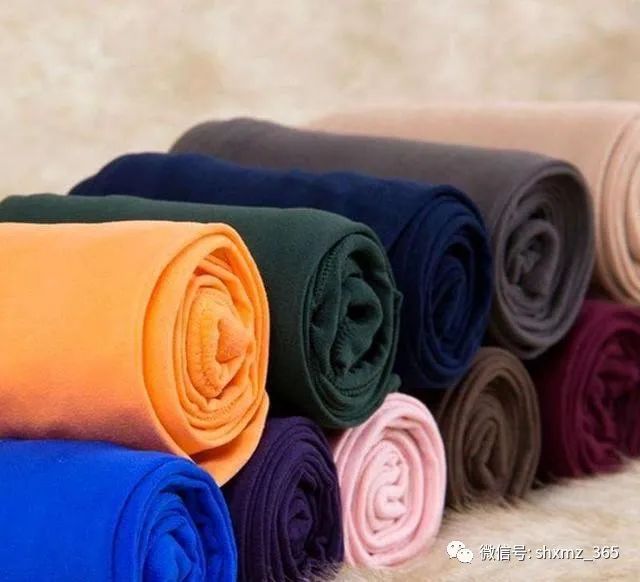 连体袜是踩脚的好还是连脚的好,小孩穿连体袜还是踩脚袜好呢