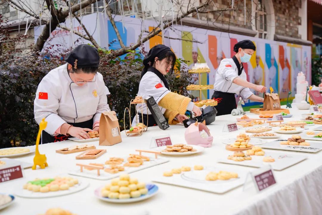 厨师跟西点师哪个有前途,西点师行业前景