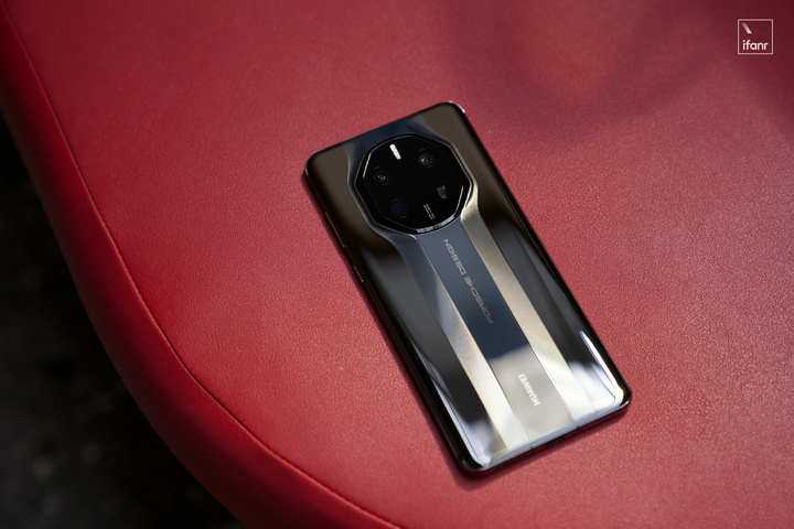 华为Mate50RS保时捷设计体验：生而峥嵘的「少数产品」