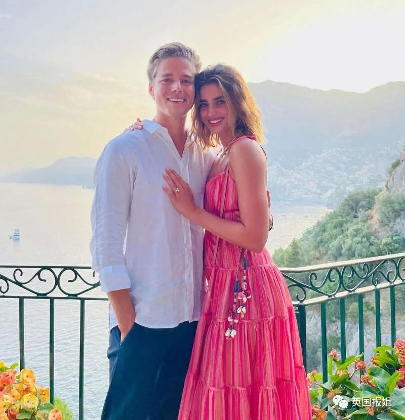 维密超模笑容甜美,维密甜美超模与英国贵公子结婚