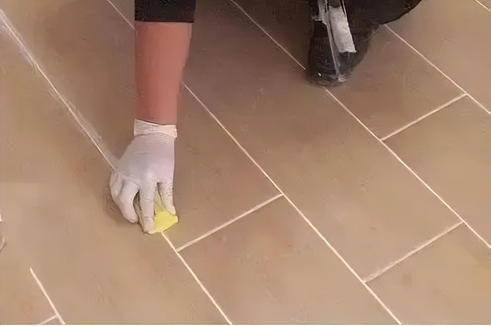 瓷砖美缝施工攻略,新手做环氧彩砂美缝施工注意什么