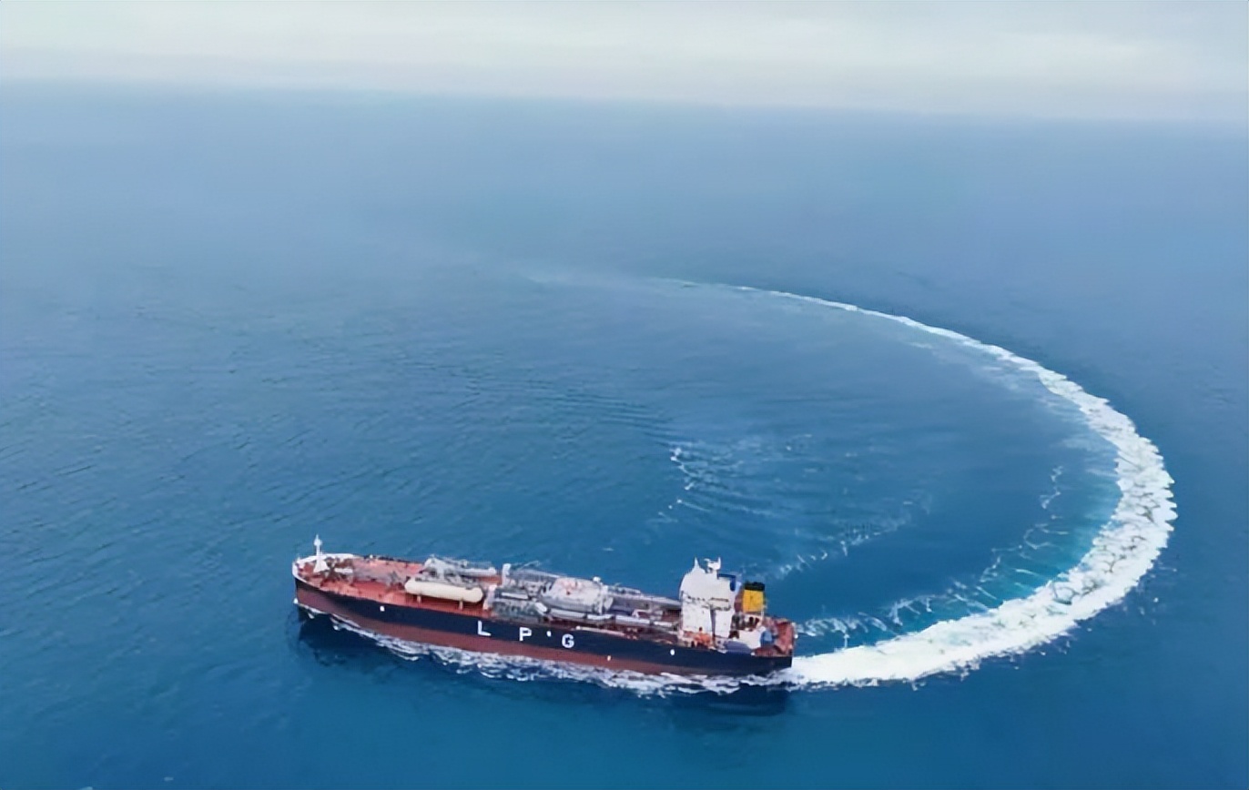 全球首艘液化气船,全球首艘超大型液化气船交付给谁