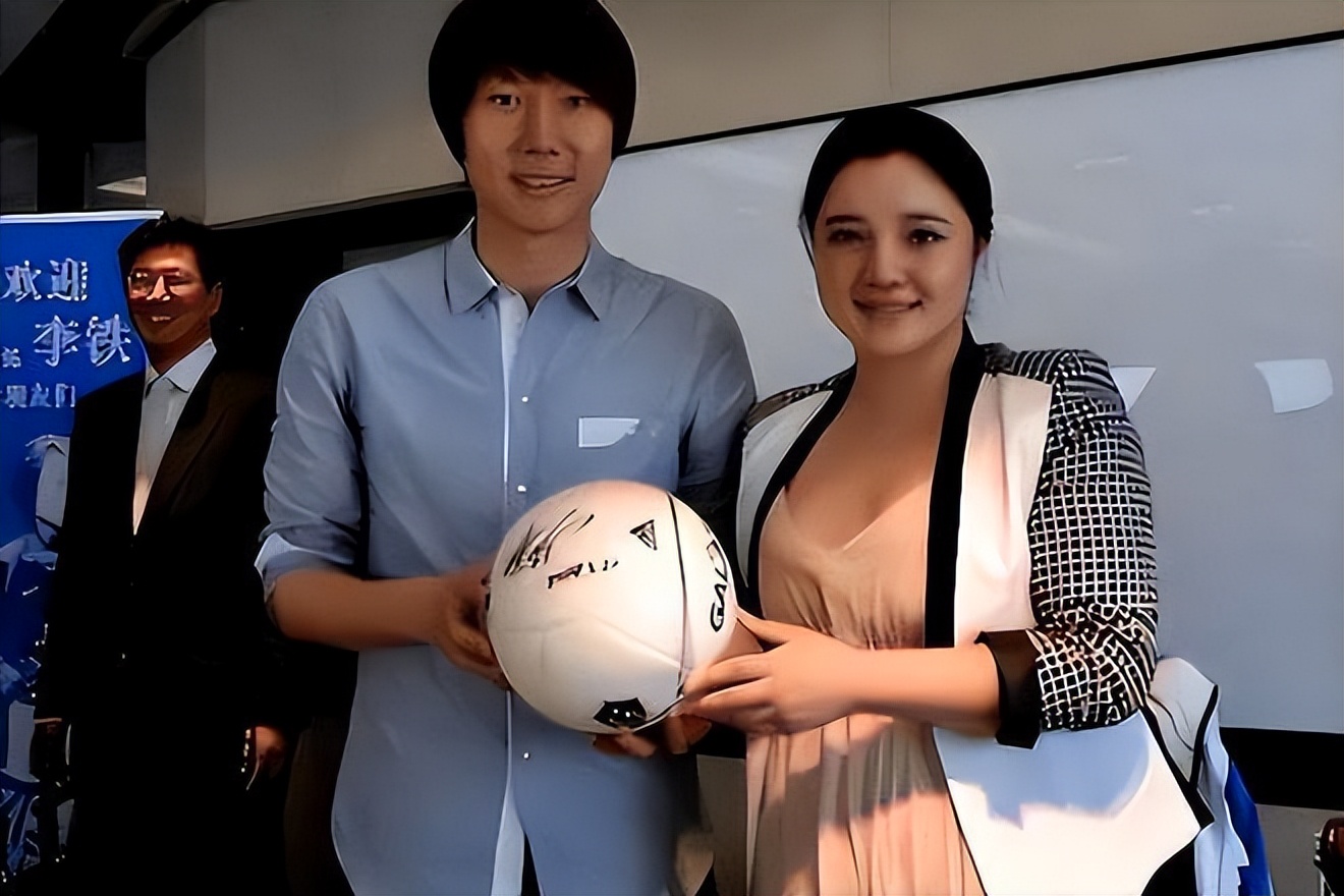 李铁案迎大结局?曝妻子龙菲花200万捞李铁,请律师进行无罪辩护