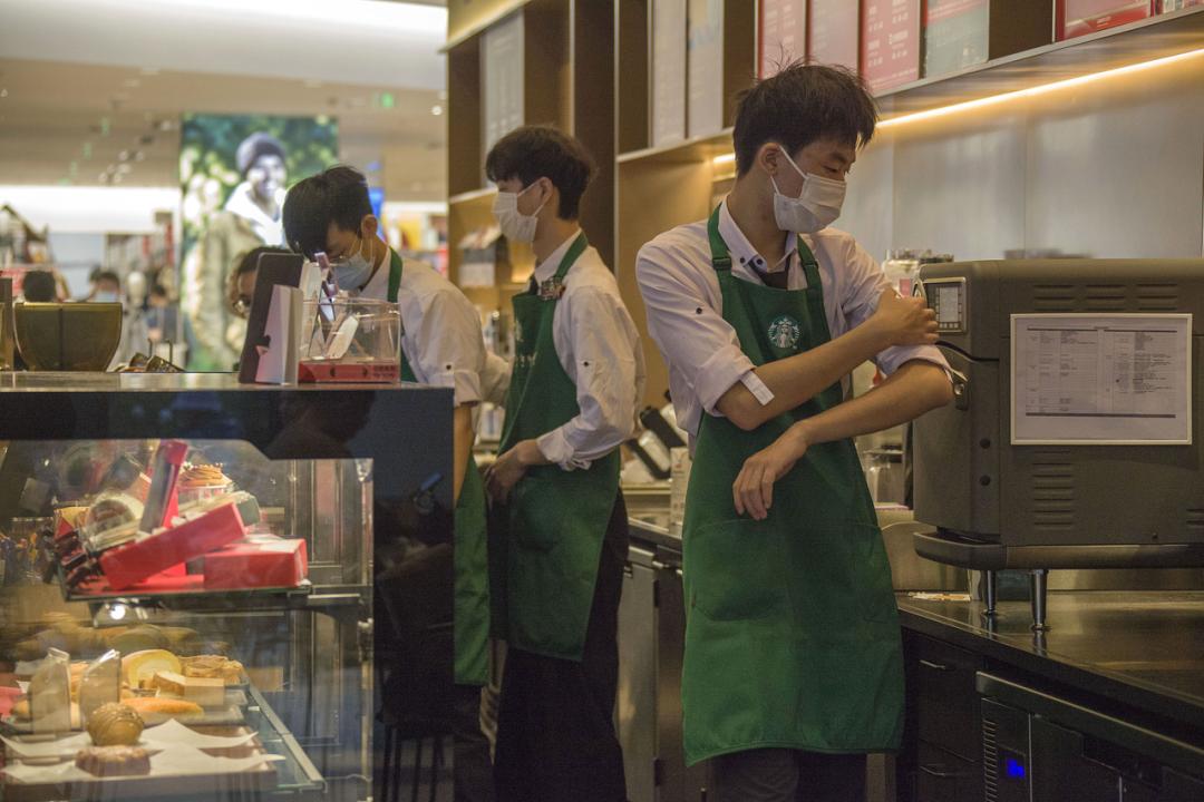 “震惊”之后星巴克终于道歉，贵还不安全，它为何傲慢？