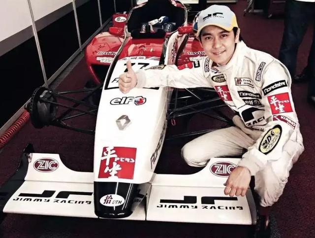 陈奕迅演唱会被拉上台,陈奕迅演唱会脱裤子