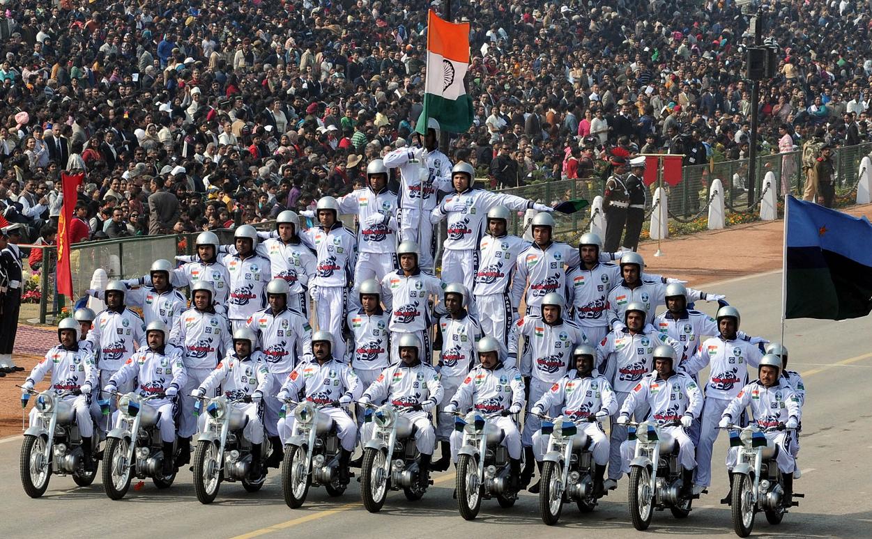 印度阅兵为什么要表演摩托车载人,印度国庆阅兵摩托车
