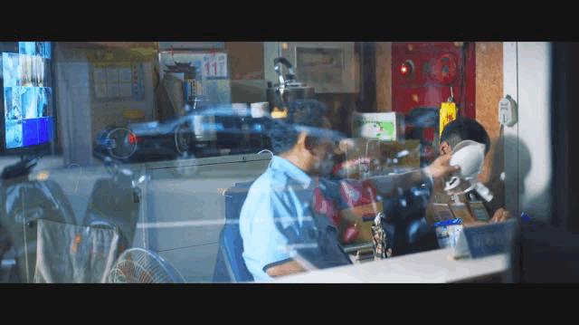 弑亲、卖肉、*拍偷**，尺度爆表，如此生猛的华语片，惊到我了