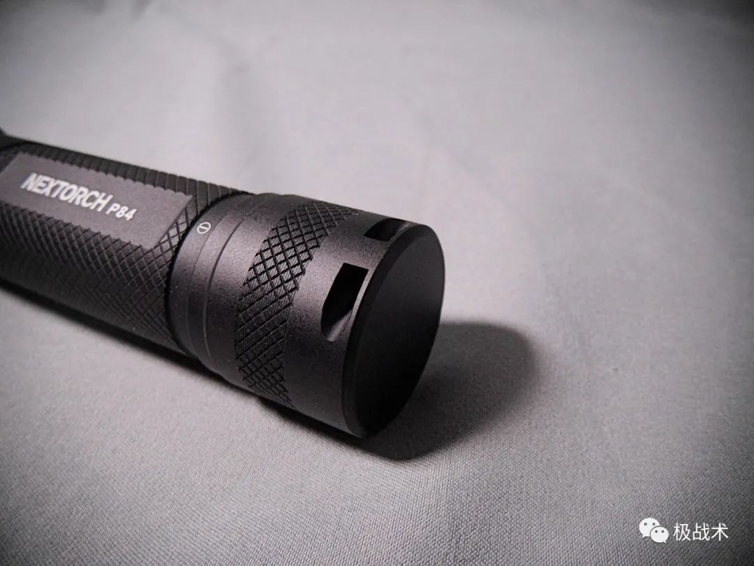纳丽德手电筒p82测评,新标准战术手电对比纳丽德p80