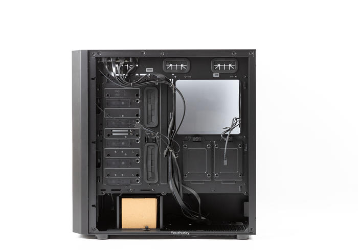 微星z690刀锋可以用1070ti吗,微星z690刀锋钛对比吹雪