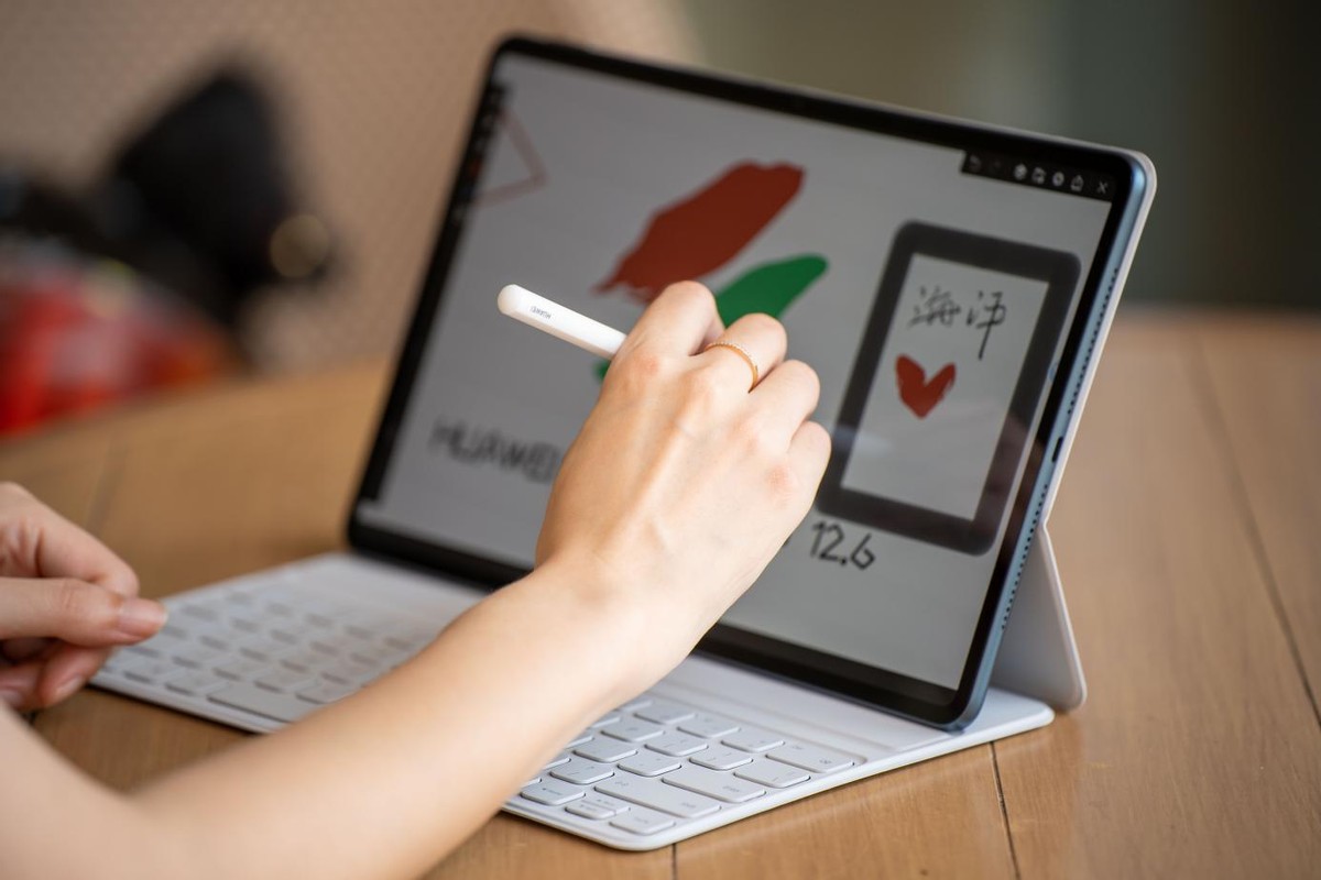 huaweimatepadpro11旗舰和性能版,华为平板matepadpro12.6开箱测评