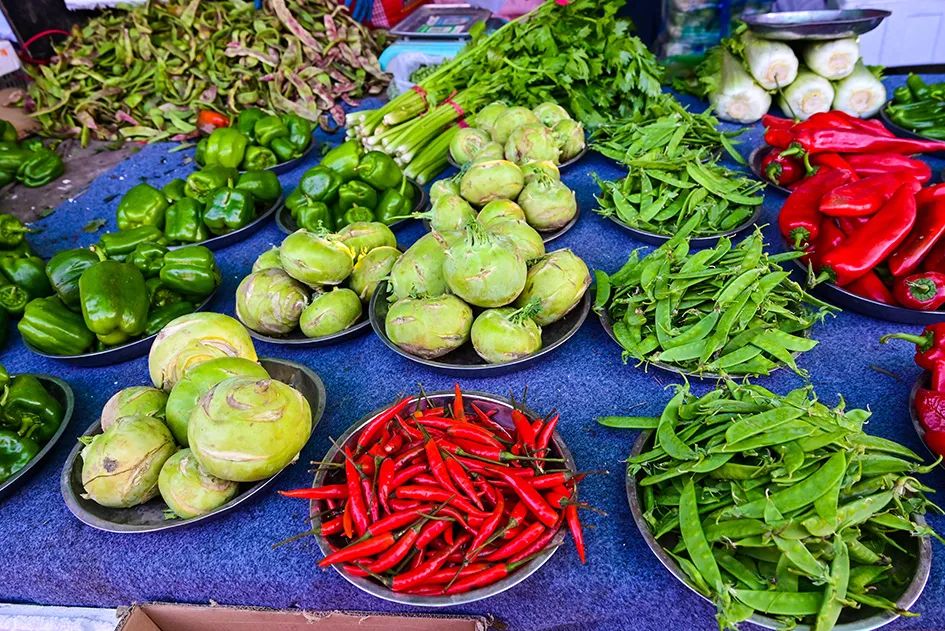 西山脚下的早市,闲逛最具人间烟火气的早市